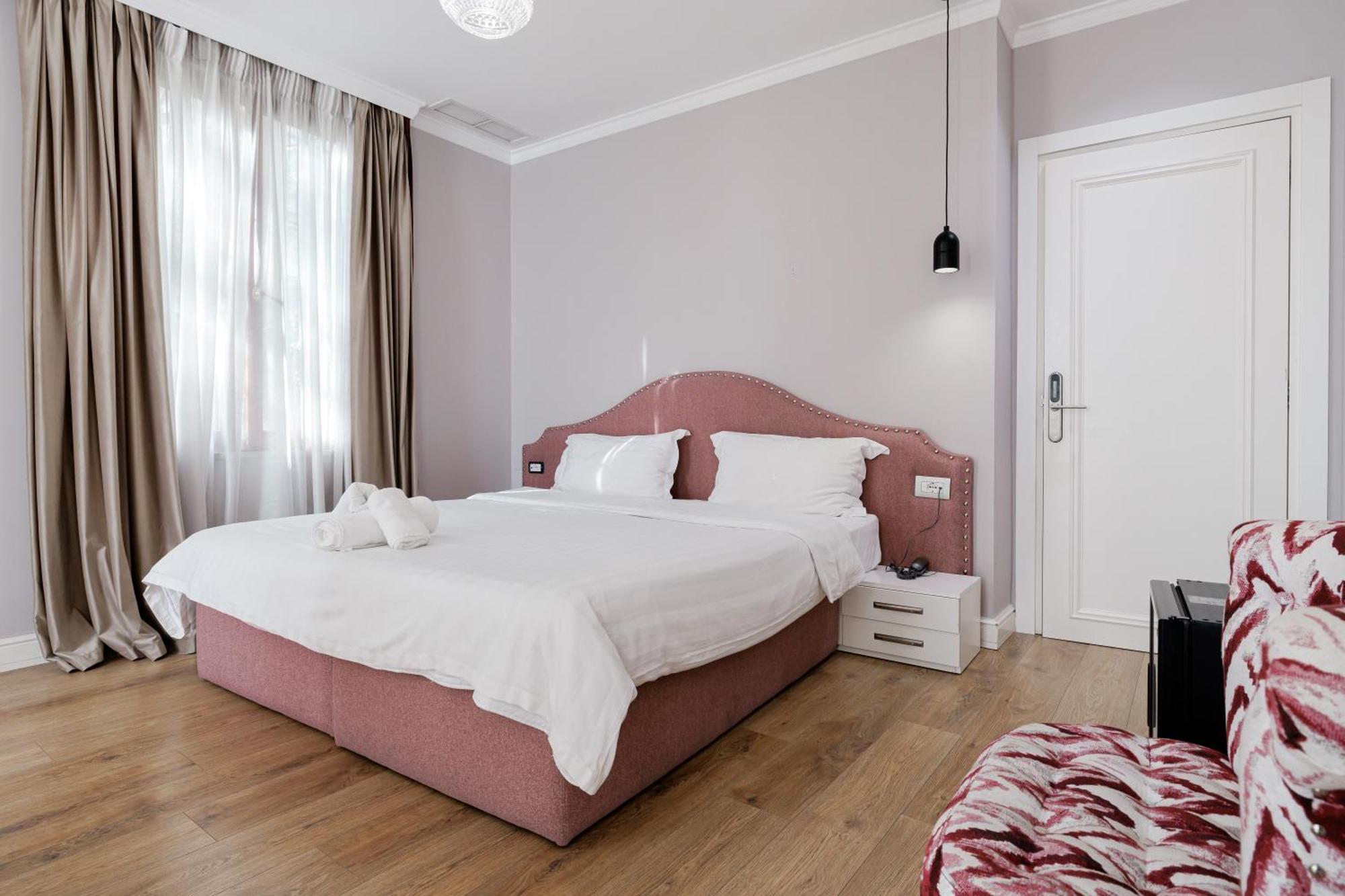 Boutique Hotel Whisky Tirana Exterior photo
